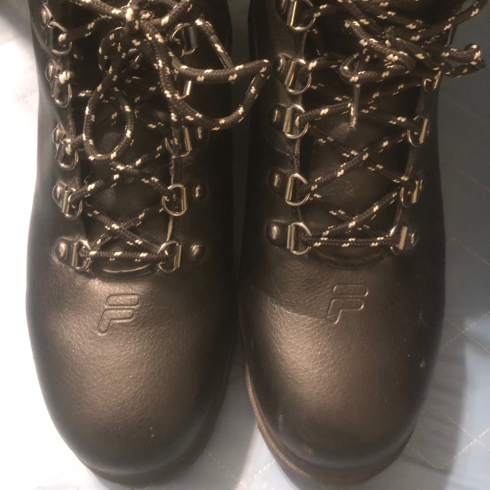 Fila size 8.5  MENs Black Hiking boots NWOT